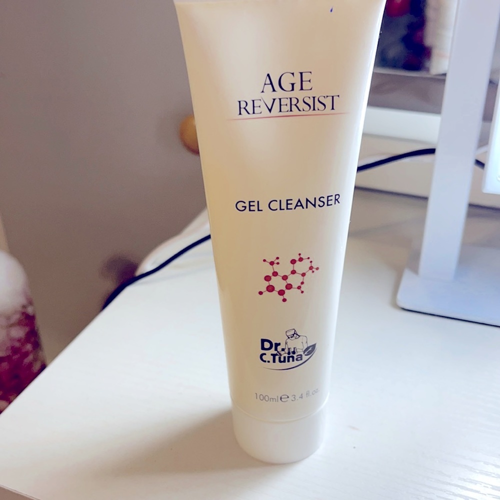 Age reversist gel cleanser